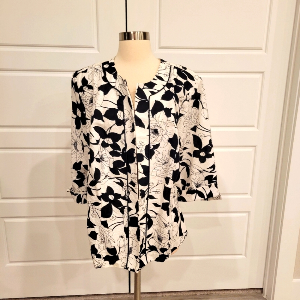 Dress Barn Woman Floral Open Front Blazer Jacket Black White - SIZE 2X